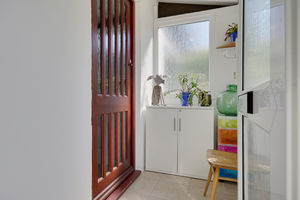 Entrance Porch- click for photo gallery